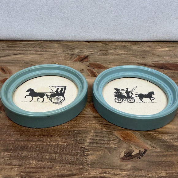 Set 2 Vintage Round Frame Silhouette Victorian Horse and Buggy Carriage Couple - Picture 3 of 6